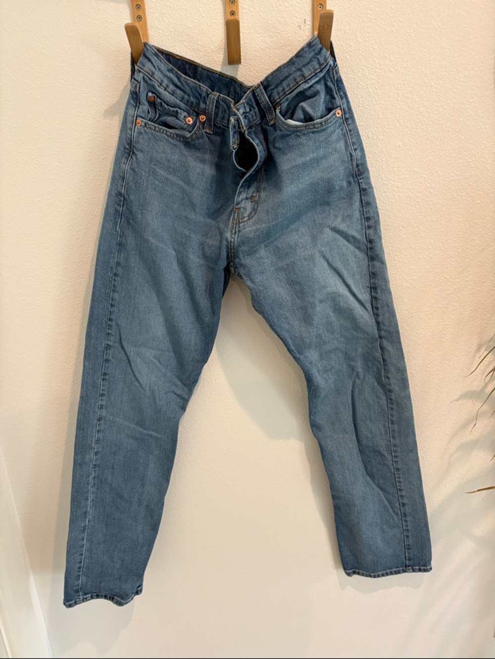 Levi's 513 Men's Light Blue Slim Straight Jeans. 32x32